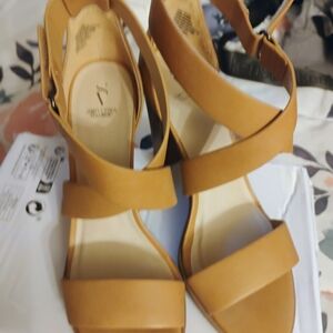 Simply Vera Vera Wang Tan Chunky Heel Sandals